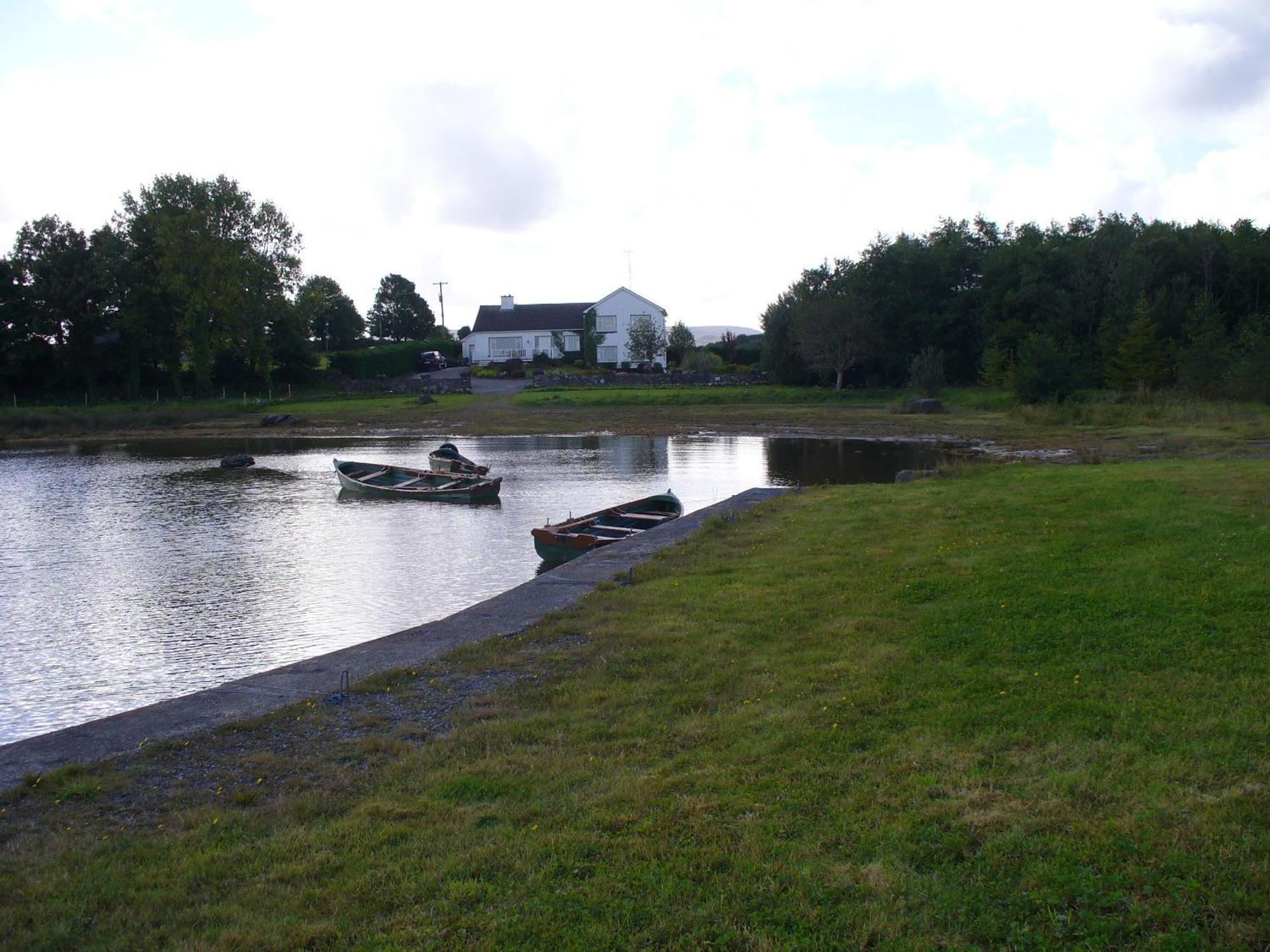 The Waterfront House Country Home Oughterard Esterno foto