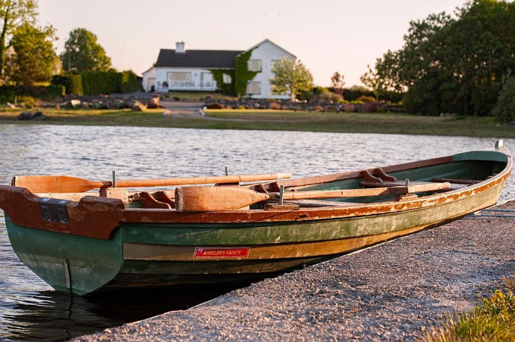 The Waterfront House Country Home Oughterard Esterno foto