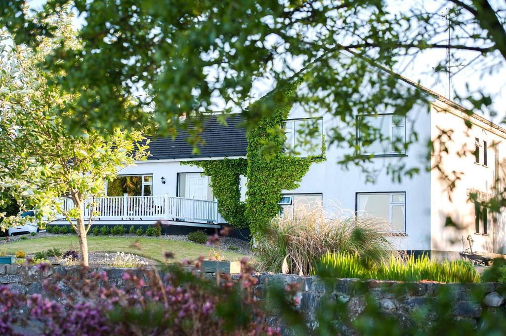 The Waterfront House Country Home Oughterard Esterno foto