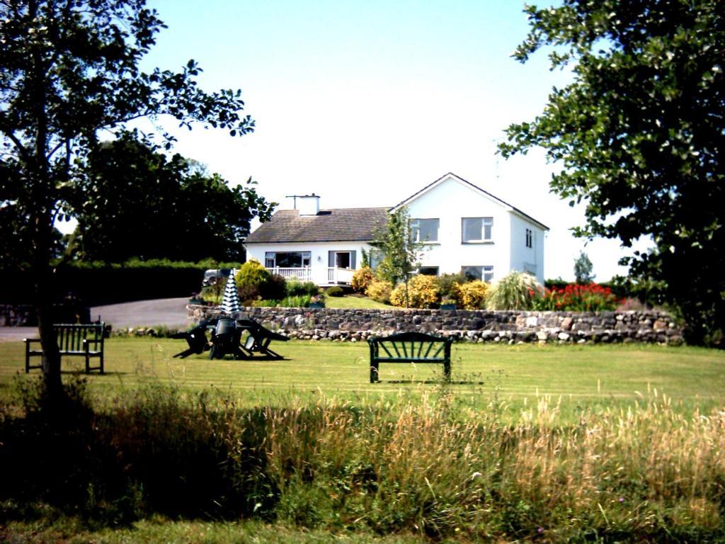 The Waterfront House Country Home Oughterard Esterno foto