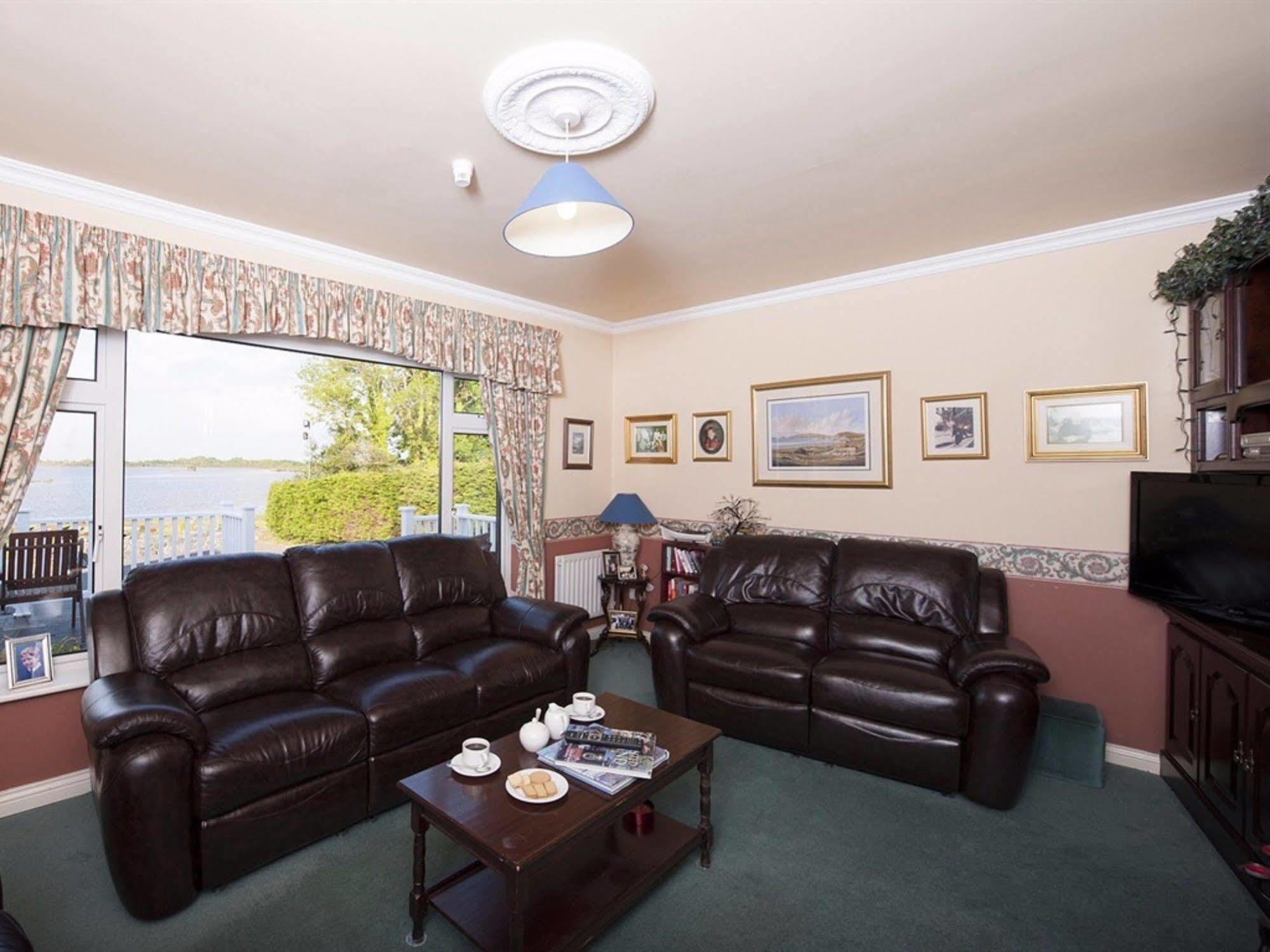 The Waterfront House Country Home Oughterard Esterno foto