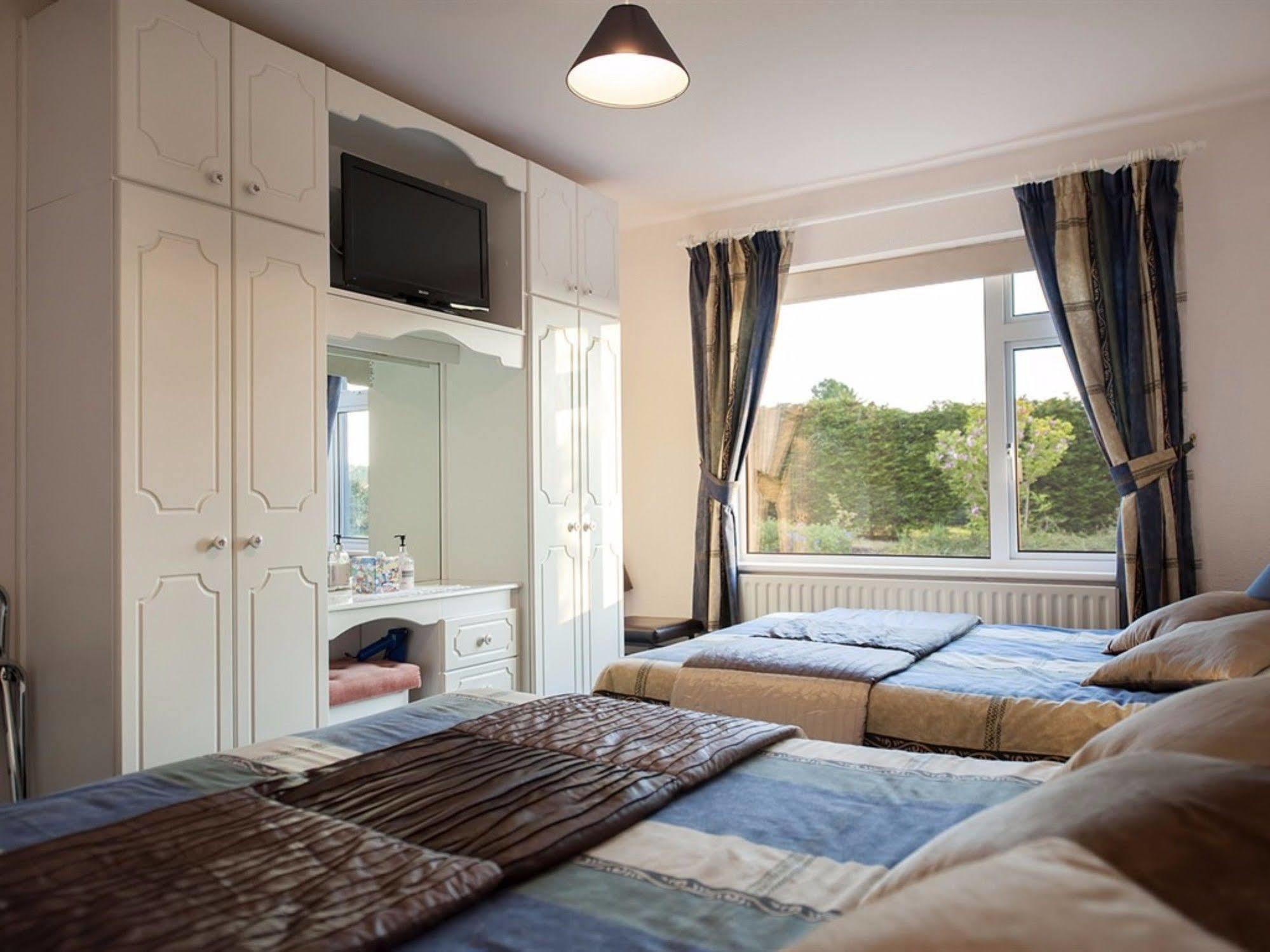 The Waterfront House Country Home Oughterard Esterno foto