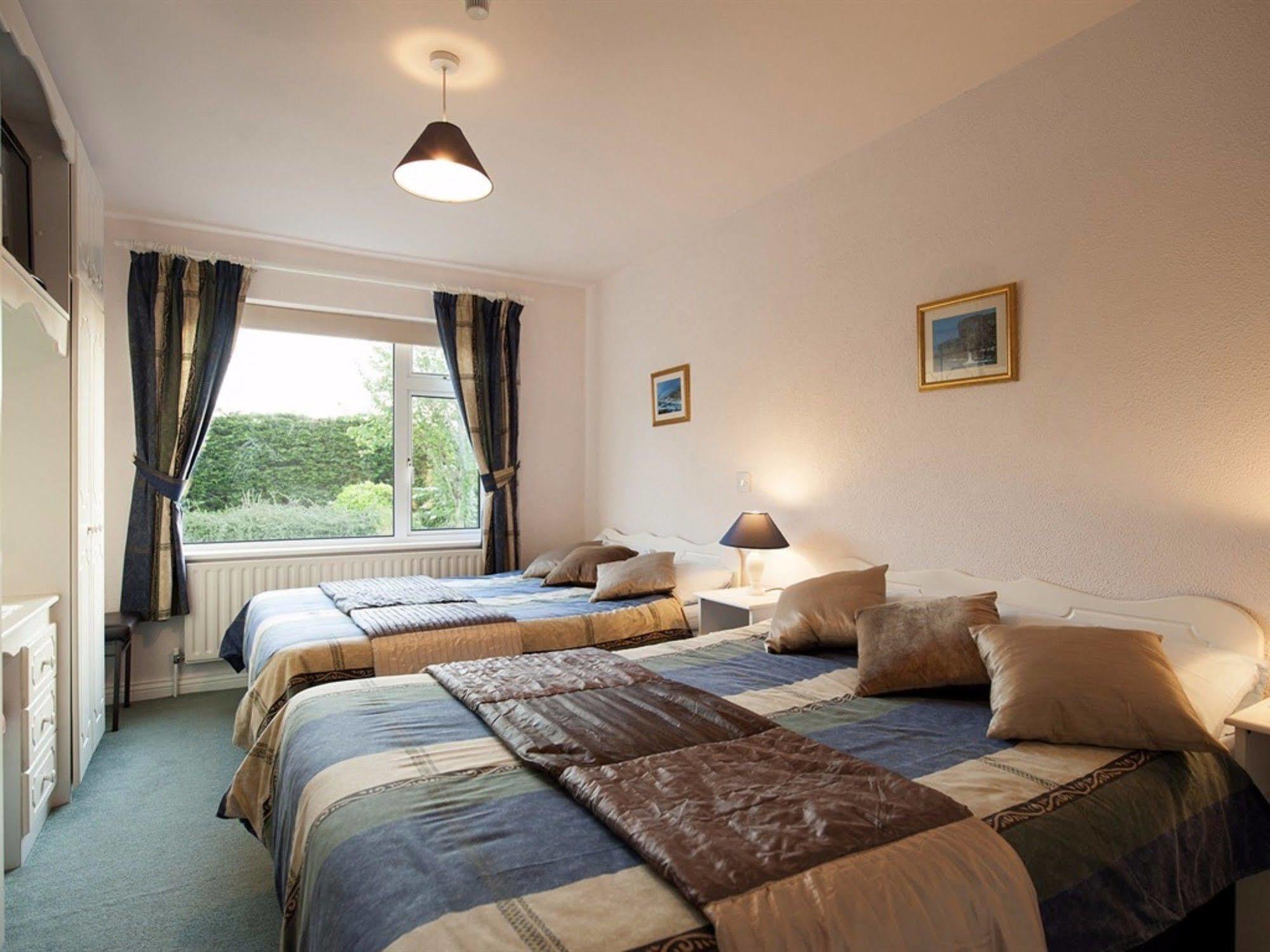The Waterfront House Country Home Oughterard Esterno foto