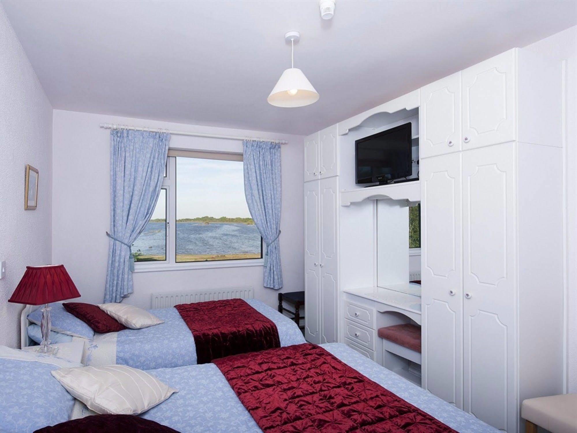 The Waterfront House Country Home Oughterard Esterno foto