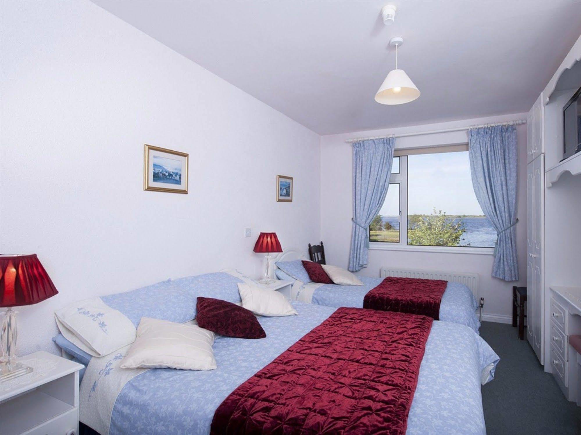The Waterfront House Country Home Oughterard Esterno foto